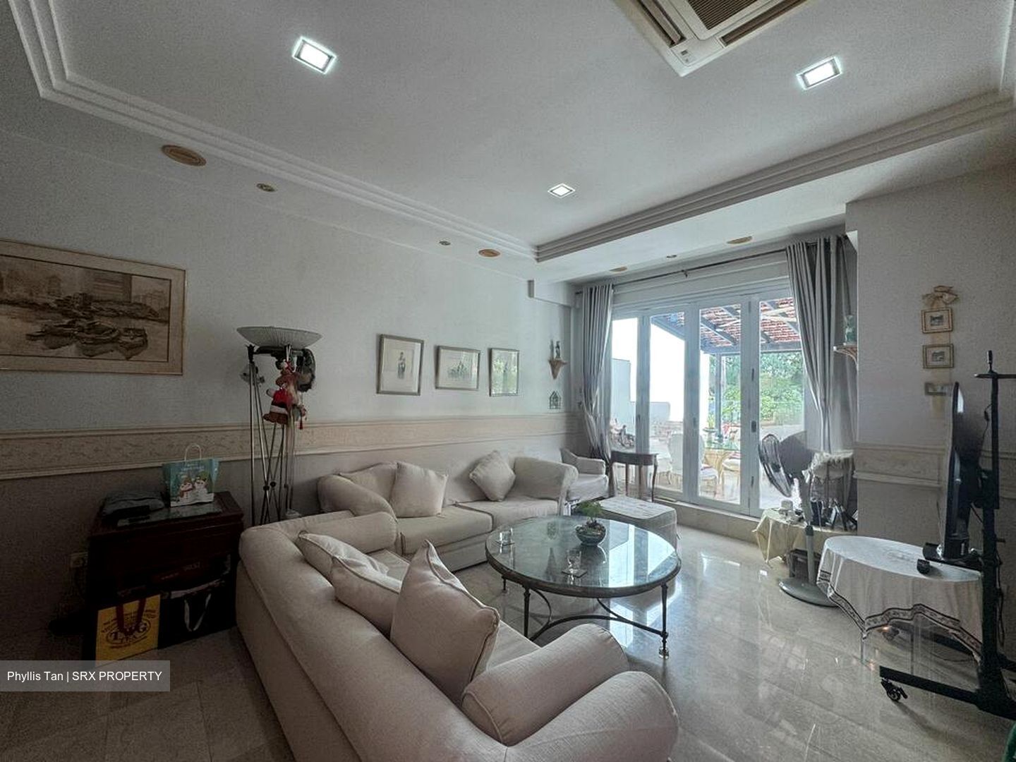 La Suisse (D11), Terrace #444104351
